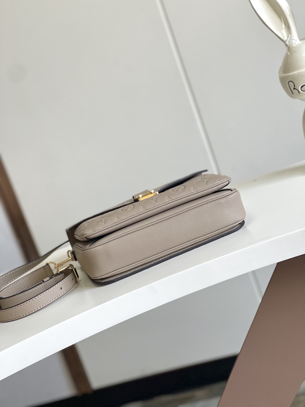 ルイヴィトンバッグ内部構造